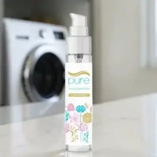Pure Charmed mosóparfüm, hosszan tartó mosóparfüm, Pure Charmed öblítő helyettesítő mosóparfüm, friss illatú mosóparfüm, vegán mosóparfüm Pure Charmed, antiallergén mosóparfüm Pure Charmed, ruhaparfüm Pure Charmed illatban, mini mosóparfüm, textillatósító mosóparfüm
