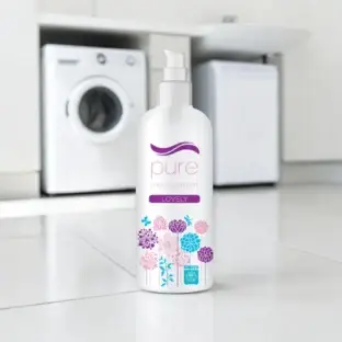 Pure Lovely mosóparfüm, hosszan tartó mosóparfüm, vegán mosóparfüm Pure Lovely, antiallergén mosóparfüm Pure Lovely, Pure Lovely illatú mosóparfüm, textil illatosító mosóparfüm, virágos mosóparfüm, öblítő alternatíva
